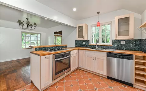 Kitchen - 300 S Pasadena Dr, Pittsburgh, PA 15215 photo 2 of 2