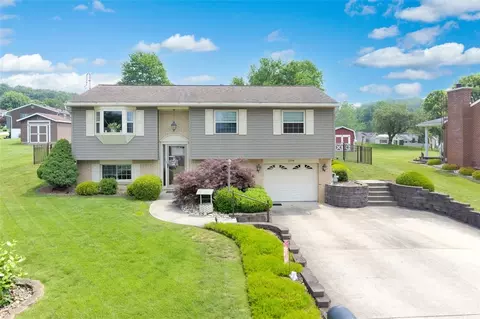208 Van Dr, Connellsville, PA 15425