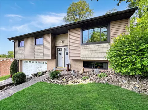 321 Jo Ann Dr, West Mifflin, PA 15122