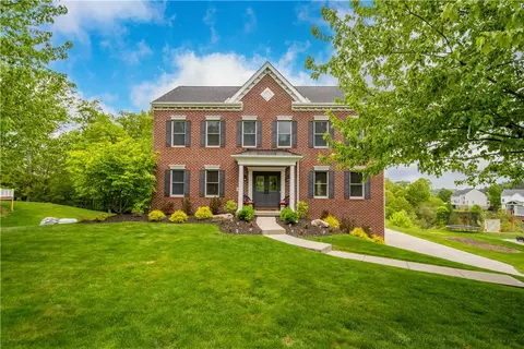 97 Clover Ln, Gibsonia, PA 15044