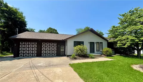 2105 Pulaski Rd, New Castle, PA 16105