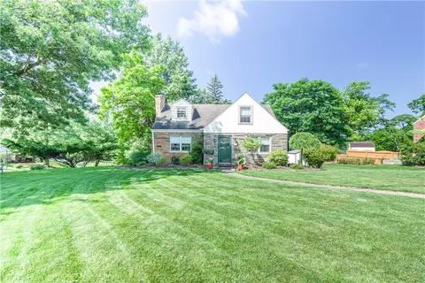 2688 Summit St, Bethel Park, PA 15102