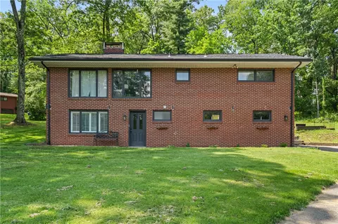 3716 Grove Rd, Gibsonia, PA 15044