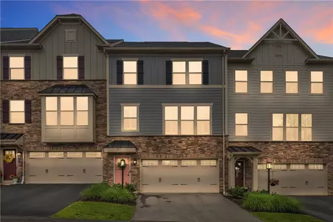 2005 Lampl Ln, Jeannette, PA 15644