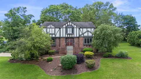 2616 Cedarvue Dr, Pittsburgh, PA 15241
