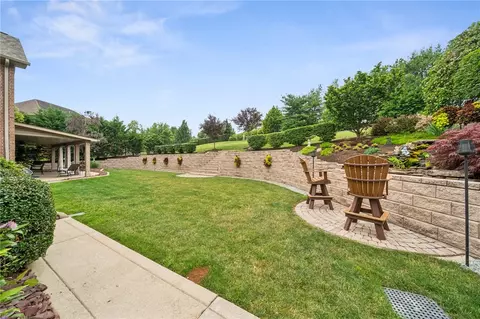731 Stonebridge Dr, Irwin, PA 15642 photo 3