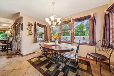 731 Stonebridge Dr, Irwin, PA 15642 photo 9
