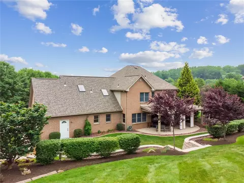 731 Stonebridge Dr, Irwin, PA 15642 photo 2