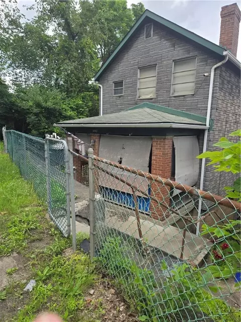 1490 Island Ave, Mckees Rocks, PA 15136
