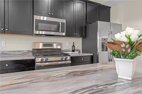 Kitchen - 2804 Pointe View Dr, Mars, PA 16046 photo 2 of 5