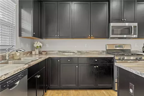 Kitchen - 2804 Pointe View Dr, Mars, PA 16046 photo 1 of 5