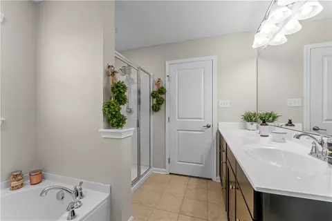 Bath - 2804 Pointe View Dr, Mars, PA 16046 photo 3 of 5