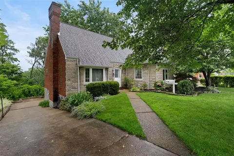 36 Warriors Rd, Pittsburgh, PA 15205