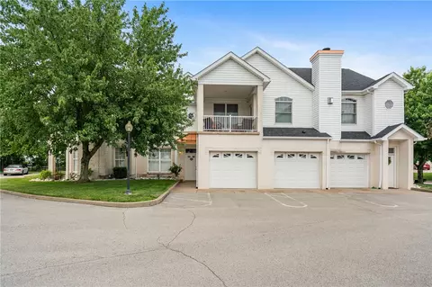 222 Adams Pointe Blvd #1, Mars, PA 16046