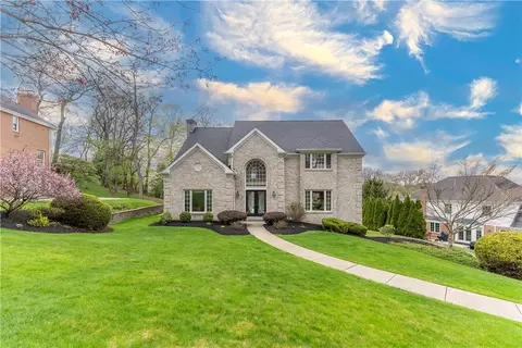 2490 Fife Dr, Pittsburgh, PA 15241