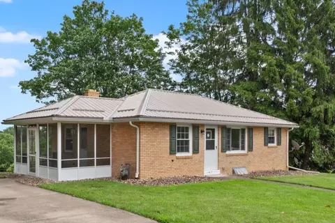 200 Anderson Pl, Glenshaw, PA 15116