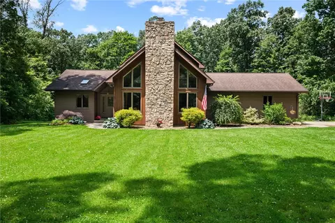 94 Troutman Rd, Hermitage, PA 16148