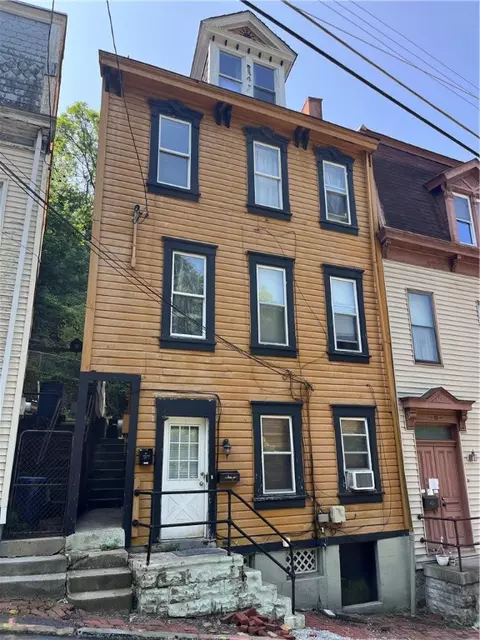 38 Rostock St, Pittsburgh, PA 15212