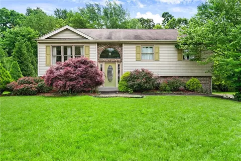 230 Whitehaven Dr, Gibsonia, PA 15044
