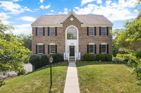 1702 S Hawthorn Ct, Pittsburgh, PA 15237
