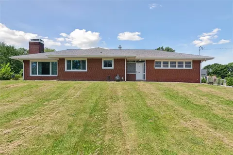 410 Blackhawk Rd, Beaver Falls, PA 15010