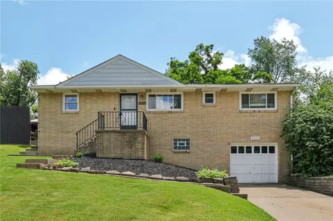 3523 Valley Dr, Pittsburgh, PA 15234