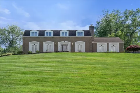 585 Taylor Dr, Canonsburg, PA 15317