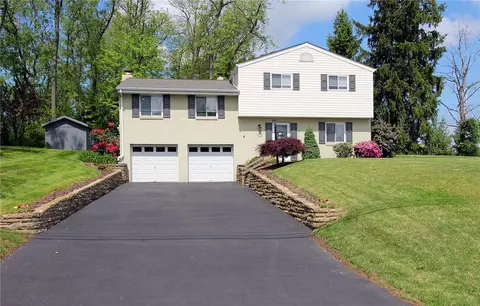 1351 Sky Ridge Dr, Pittsburgh, PA 15241