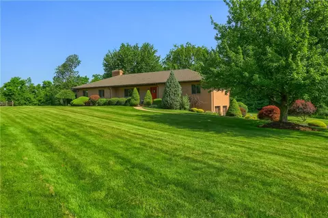 1301 Oakridge Rd, Mcdonald, PA 15057