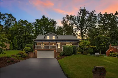 21612 Robin Hood Dr, Irwin, PA 15642
