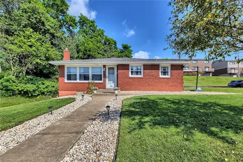 1215 Ellsworth Ave, Jeannette, PA 15644