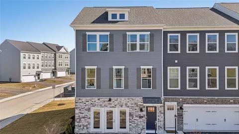 132 River Ridge Dr, Moon Twp, PA 15108