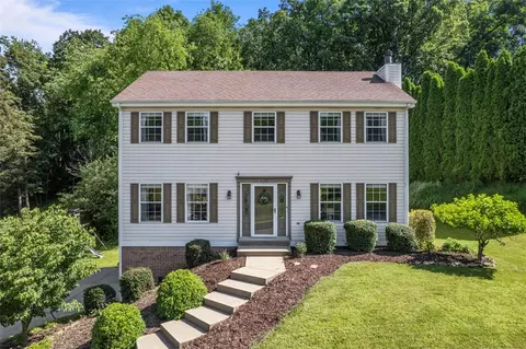 135 Bayberry Ln, Cranberry Township, PA 16066