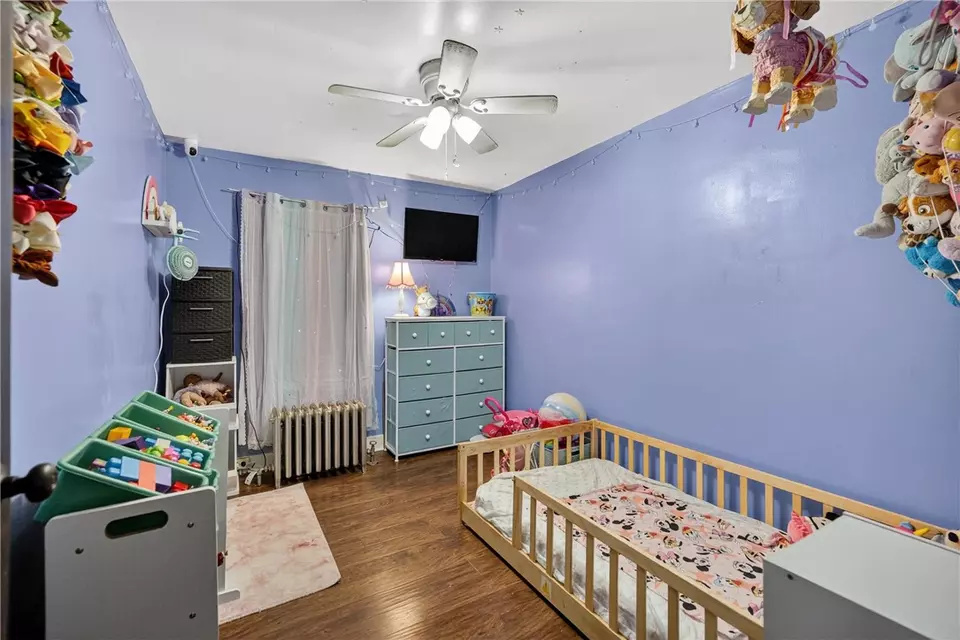 Bedroom - 3879 Pittsburgh Rd, Perryopolis, PA 15473 photo 5 of 7