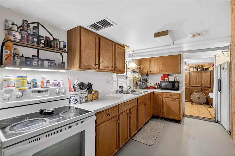 Kitchen - 3879 Pittsburgh Rd, Perryopolis, PA 15473 photo 2 of 3