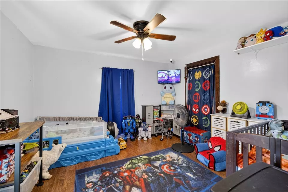 Bedroom - 3879 Pittsburgh Rd, Perryopolis, PA 15473 photo 3 of 7