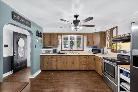 Entry Way - 3879 Pittsburgh Rd, Perryopolis, PA 15473 photo 1 of 3