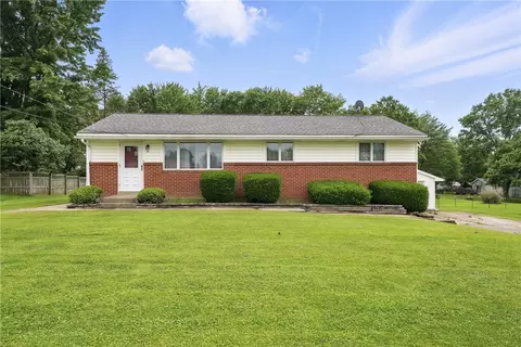 14 Denamen B Dr, West Middlesex, PA 16159