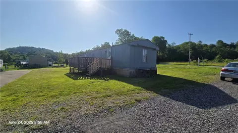 32 Granite Dr, Finleyville, PA 15332