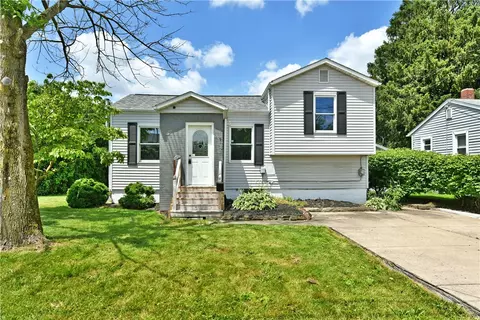 49 N Oakdale Ave, Hermitage, PA 16148