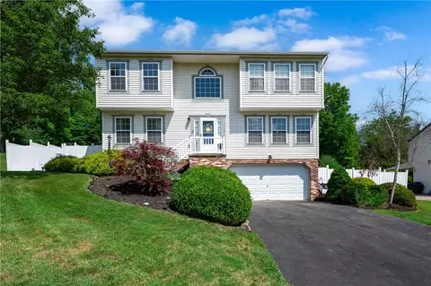 1004 King Edward Dr, Mcdonald, PA 15057