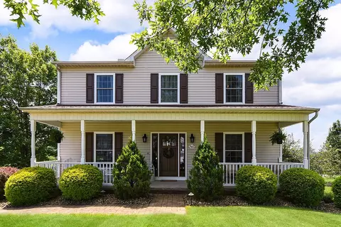 542 Bluegrass Dr, Canonsburg, PA 15317