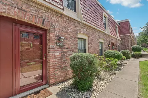 1292 Pennsbury Blvd, Pittsburgh, PA 15205