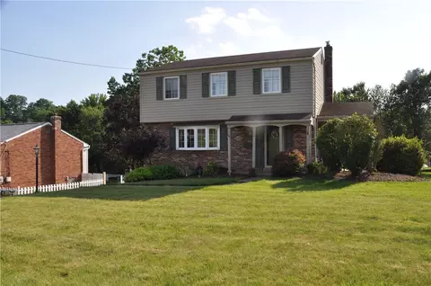5676 Marilynn Dr, Pittsburgh, PA 15236