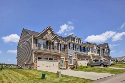 1006 Callaway Dr, Jeannette, PA 15644