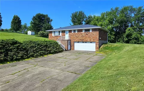 1350 Deerfield Rd, Washington, PA 15301