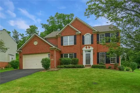 216 Beagle Dr, Moon Twp, PA 15108