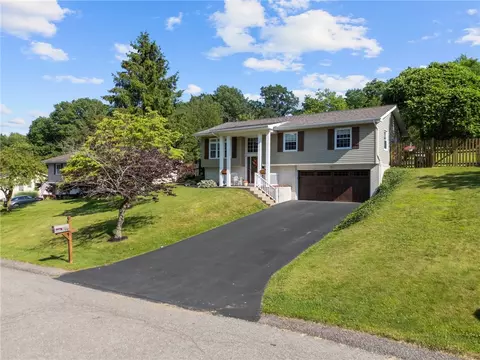 Exterior - 108 Heather Dr, Monaca, PA 15061 photo 2 of 3