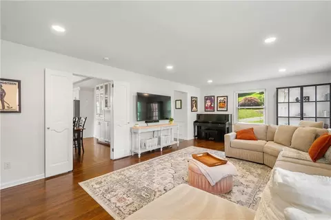 144 Warwick Dr, Pittsburgh, PA 15241 photo 5