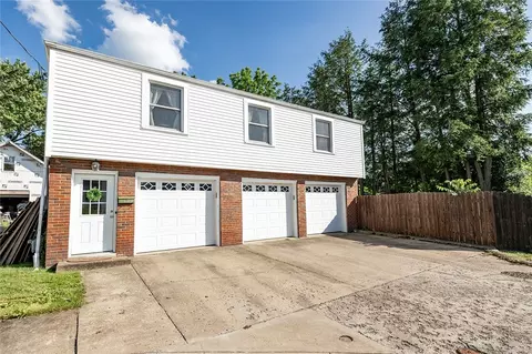 636 Barmore Ave, Grove City, PA 16127
